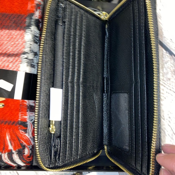 MK set scarf and medium wristlet wallet NWT - Picture 3 of 4